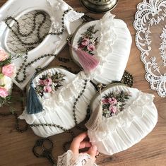 Handmade floral embroidered bag Diy Bags Tutorial, Victorian Ball Gowns, Handmade Fabric Bags, Free Crochet Bag, Embroidered Handbag, Vintage Crossbody Bag, Girly Bags, Hand Work Blouse Design, Flower Bag