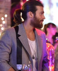 Ponytail Hairstyles For Men, Mens Ponytail Hairstyles, Man Ponytail, Mens Medium Length Hairstyles, Pretty Ponytails, Men With Grey Hair, Half Ponytail, Mens Hairstyles Medium, Men's Long Hairstyles