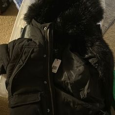 Never Worn New Puffer With Fur Black Warm Puffer Jacket For Fall, Warm Black Puffer Jacket For Fall, Black Hooded Puffer Parka, Black Hooded Warm Puffer Jacket, Warm Black Parka For Fall, Warm Black Winter Parka, Casual Black Warm Parka, Black Warm Hooded Jacket, Black Weatherproof Hooded Puffer Jacket