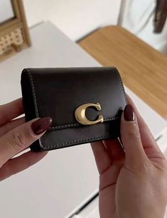 Coach Bandit Card Case, Coach Card Wallet, Coach Wallet Aesthetic, Wallets Aesthetic, Coach Wallets For Women, Cute Wallets For Women, Wallets Coach, Purses Coach, Coach Wallets