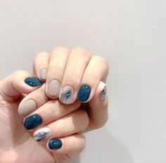 Desain Nail Art Simple, Nail Art Simple Elegant Beautiful, Simple Blue Nail Designs, Nail Art Simple Elegant, Nail Art Blue, Spring Nail Art Designs, Korea Nail, Nail Art Simple