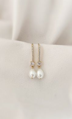 Our pearl drop bridal earrings are simply stunning! A simple classic earring. Little bit of bling, classic pearl, small drop... perfect combo! These long pearl drop earrings catch the light, packing serious sparkle for their size. Combining marquise crystals stones they're finished with glowing pearls. With just the right amount of sparkle, this dainty pair is perfect for brides, mother of the bride and bridesmaids alike. -Drop Pearls are light ivory- These Crystal and pearl wedding earrings will add a flawless finish to every bridal look. ** Delivery is 3 Weeks ** SHOP MORE STYLES https://www.etsy.com/ie/shop/BridalStar?ref=related&listing_id=768478002# *RETURNS- We accept returns . ** Something Blue Earrings Wedding, Gold Wedding Jewelry Ideas For Bride, Bridal Jewelry Pearl Earrings, Bridesmaids Accessories Jewelry, Brides Mother, Blue Earrings Wedding, Bridal Jewelry Pearl, Jewelry Pearl Earrings, Simple Pearl Earrings