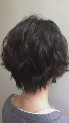 Nonbinary Haircuts, Was Sind Curtain Bangs, Sind Curtain Bangs, Non Binary Haircuts, Short Messy Haircuts, Short Shaggy Haircuts, Messy Haircut, Tomboy Hairstyles