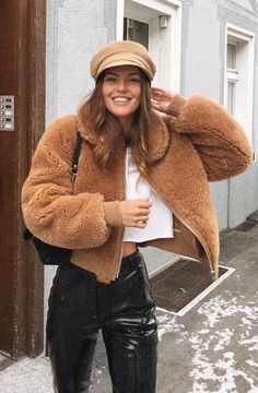 Coat Jacket Women, Oversize Coat, Stylish Winter Outfits, Fluffy Coat, Cute Winter Outfits, Oversized Coat, Cold Weather Outfits, Brown Coat, Winter Jackets Women