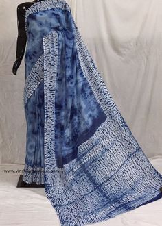 Indigo Fashion, Shibori Diy, Fabric Dyeing Techniques, Shibori Sarees, Shibori Designs, Bandhani Dress, Indian Sari Dress, Shibori Print