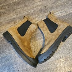 Used. Size 9m. Suede. Water Repellent. Tan. Chelsea Boot. Brown Chelsea Boots With Vibram Sole And Round Toe, Brown Chelsea Boots With Vibram Sole, Brown Medium Width Chelsea Boots, Brown Boots With Vibram Sole And Flat Heel, Brown Flat Heel Boots With Vibram Sole, Brown Chelsea Boots With Removable Insole, Chelsea Boot, Veronica Beard, Black Tan