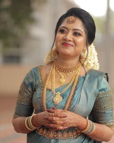 Kerala Hindu Bride, Casual Blouse Designs, South Indian Wedding Saree, Lace Blouse Design, South Indian Bridal Jewellery, Kerala Bride, Bridal Sarees South Indian