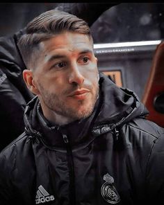 Sergio Ramos Haircut, Push Back Hairstyle, Combover Haircut, Sergio Ramos Hairstyle, Ramos Haircut, Ronaldo Hair, Men's Facial Hair, Mens Facial Hair Styles