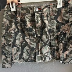 True Religion Cargo Camo Skirt. New With Tags. Super Cute For Country Concert Or Fall Wear. Size 29. Fits Like A Medium. Stretchy! Skirts Cargo, Camo Skirt, Fall Wear, Country Concerts, Country Concert, True Religion, Camo, Womens Skirt, Super Cute