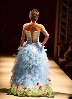 Sylvie Facon hace vestido que parecen ser sacados de un cuento de hadas | Caracteres Field Of Poppies, Fairy Clothes, Art Clothes, Corsets, Beautiful Gowns, Fancy Dress, Beautiful Outfits