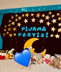 there is a bed with stuffed animals on it and a sign that says pivama party