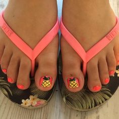 Pineapple Pedicure, Toenail Designs Summer Pedicures, Beach Toenails, Spring Pedicure Ideas Toenails, Beach Pedicure, Beach Toes, Summer Toes