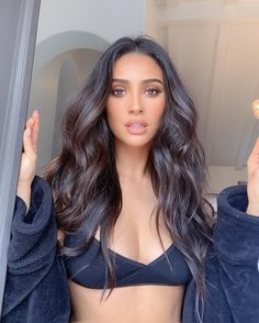 ARIEL on Instagram: “Victoria secret? 😜 @shaymitchell giving us #ShaysSecret (a.k.a. She actually an alien 🤫shhh...🤭) hair by @jesushair #makeupbyariel” Center Part Wedding Hair, Soft Waves Hair, Formal Hairstyles For Long Hair, Curls For Long Hair, Loose Waves Hair, Spring Hair Color, Smink Inspiration, Long Dark Hair