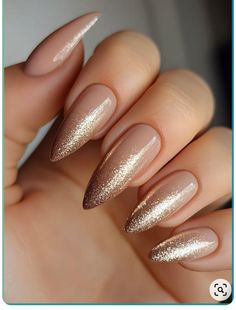 Mint Green Nails, Gold Glitter Nails, Green Nail Designs, Basic Nails, Blush Nails, Fall Nail Art, Glitter Nail, New Year's Nails, Elegant Nails