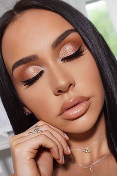 Rose Gold Makeup Looks, Make Up Diy, Make Up Gold, Gold Makeup Looks, Shimmer Eye Makeup, Shimmer Makeup, Rose Gold Makeup