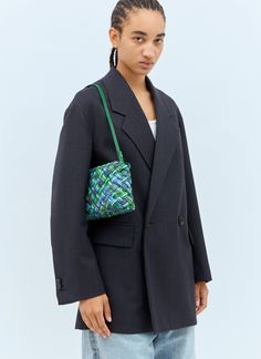 Kalimero Cha-Cha shoulder bag in foulard Intreccio weave in embossed and printed leather. Adjustable shoulder strap Top zip fastening Intreccio weave One main compartment Made in Italy 100% Leather Color: Green Code: 795646 V4BC1 8643 SKU: bov0257058blu Our Products Are 100% Genuine. In All Cases We Stand By The Authenticity Of Every Product Sold On Our Site. Bottega Veneta Shoulder Bag, Strap Top, Louis Vuitton Shoulder Bag, Strap Tops, Printed Leather, Chanel Handbags, Bottega Veneta, Bags Designer, Shoulder Strap