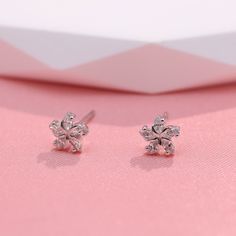 925 Sterling Silver Floral Stud Earrings 🌸 * 💖Material➡️925 Sterling Silver * 📍Location➡️ California * 📐Size ➡️ length(0.24 in ), height(0.24 in )  * ⚖️ Weight➡️  0.025 oz/pair  * 🎀 Safe for sensitive skin ➡️ Hypoallergenic, lead and nickel free  * 📦 Delivery ⏭️ We process our orders in 1-2 business days. * ️ Our earrings are sold in pairs  If you would like more information about our products, please visit our shop -----------------------♡-------------------- 🌸❣️❤️❤️ 🥰Thank you so much Floral Studs, Tiny Earrings, Earrings Flower, Flower Earrings, Jewelry Earrings Studs, Favorite Jewelry, Sensitive Skin, Free Delivery, Jewelry Earrings