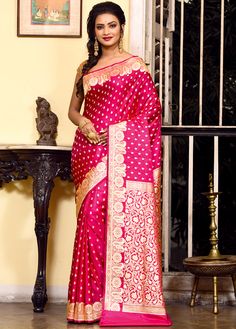 Pure Silk Dress, Marathi Bride, Indian Bridal Sarees, Banarsi Saree, Wedding Lehenga Designs, Indian Wedding Photography Poses, Silk Saree Blouse Designs