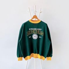 90s Green Bay Packers NFL sweatshirt/ L * PLEASE READ BEFORE PURCHASE * PLEASE consider the PHOTOS before making the decision * The images may DIFFER in appearance from the actual product because we took pictures under daylight.  * PLEASE send your PHONE NUMBER after your purchase for the shipping company to contact you X No returns X No refund Condition : 9/10 More details : look at the pictures  Brand : L Size : L Pit to pit/ Chests : 26/52 inches  Length : 27 inches  Material : cotton Polyest Vintage Packers Sweatshirt, Green Crew Neck Retro Top, Retro Oversized Sweater For Streetwear, Oversized Retro Sweater For Streetwear, Vintage Green College Sweatshirt, Green Vintage Sweatshirt For College, Green Vintage Casual Sweatshirt, Green Crew Neck Sweats For Streetwear, Throwback Long Sleeve Sweatshirt For Game Day