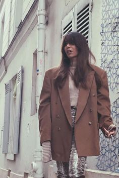 Oversized Tailored Coat - A nice tailored coat is always an elegant choice when it comes to outerwear. It’s a chic and timeless piece you can wear year after year.But if you want something extra, go for a more masculine, oversized silhouette, or even an overcoat at the menswear section of your favorite thrift store.  @mathildetroy  #overcoat #oversized #parisianstyle #frenchstyle #winterfashion Tailored Coat, Sustainable Fashion Brands