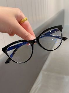 Cat Eye Glasses Aesthetic, Trendy Glasses For Women, Cool Glasses Frames, Clear Glasses Frames Women, Unique Glasses Frames, Glasses For Oval Faces, Glasses Aesthetic, Glasses Cat Eye, Classy Glasses