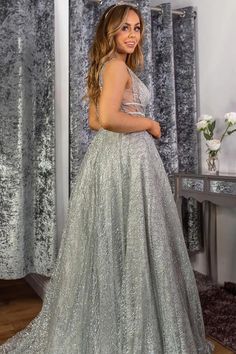 Silueta: una línea
Cintura: Natural
Longitud de la manga: sin mangas
Tejido: tul
Color mostrado: gris plateado
Sujetador integrado: sí Prom Dresses Silver, Blue Tulle Prom Dress, Dresses Silver, Silver Prom Dress, Sparkly Prom Dress, 2020 Prom Dresses, Tulle Evening Dress, Sequin Prom Dress, Dress Silver