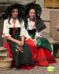 Alsace, France ©Marialuisa Wittlin French Outfit, Traditional Clothes, Ethnic Dress