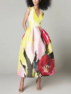 Elegant Floral V Neck Sleeveless Midi Dress Floral Cocktail Dress Wedding Guest, Funky Elegant Outfit, July Wedding Guest Dress, Summer Style Modest, Wedding Guest Summer Outfit, Dubai Fashion Women Street Styles, Cocktail Event Outfit, Modern Tea Party Outfit, Garden Wedding Attire