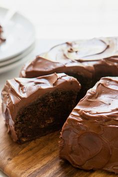 a close up of a piece of cake on a cutting board with the words how to make chocolate dump - it cake