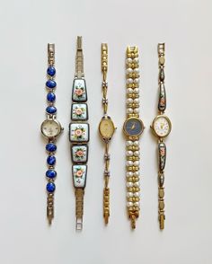 Home Beauty Studio, Dainty Watches, Jewelry Teeth, Bracelet And Watch, Vintage Wrist Watch, Vintage Jewelry Ideas, Vintage Watches Women, Men's Vintage Watch