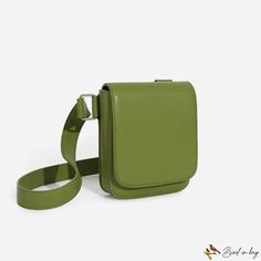 2 Sacs Design, Street Trends, Bag Trends, Square Bag, Olivia Mark, Women's Bags, Sling Bag, Camera Bag, Zipper Pocket