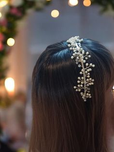 Hairband with ivory imitation pearls, glass beads, diamante stones on light gold wire. Hair vines are all handmade with love, care and attention. Attached to a 3mm wide silver tiara/ hair band to make it easy to wear. Postage: In the UK the design will be sent by first class signed for and for international postage it will be posted with Tracked Priority Shipping. If you have any queries please don't hesitate to contact me and I will be happy to help. Hair Accessories For Brides, Tiara Hair, Pearl Headpiece, Pearl Bride, Silver Tiara, Tiara Hairstyles, Bride Hair Accessories, Jewelry Pearl, Etsy Bridesmaid Gifts