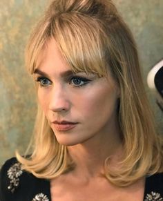 Watching Tv In Bed, Mens Medium Length Hairstyles, January Jones, Haircuts For Wavy Hair, Haircut Inspiration, Long Hair With Bangs, Medium Length Hair Cuts, Hair Dos, Hairstyles With Bangs