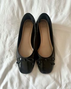 #aesthetic #ballet #ballerina #shoes #repetto #heels #bow #coquette #french #dollette #vintage Repetto Heels, Lizzy Bennet, Coquette French, 2000s Shoes, Aesthetic Ballet, Heels Bow, Lizzie Bennet, Ballet Heels, Vintage Ballerina