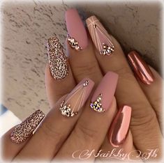 Quince Nails, Rose Gold Nails Design, Halloweenský Makeup, Quinceanera Nails, Nails Rose, Nails Elegant, Gold Nail Designs, Nails Gold, Rose Gold Nails