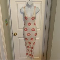 Nwot **************** ** Bundle Discounts ** Please Negotiate W/Offer Button ** Free Gift W/Every Purchase **************** Kiss Dress, Free Gift, Free Gifts, New Dress, Red White, Colorful Dresses, Red And White, Kiss, Midi Dress