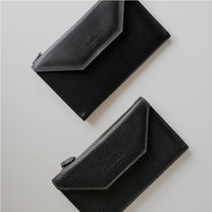 With our innovative wallet, we have combined functionality and style to offer you a product that meets your needs. In addition to the 11 spacious inner compartments, our wallet also has a separate change compartment that is securely closed with a zipper. This allows you to keep your coins separate from your cards and bills without them getting lost or falling out. Luxury Compact Trifold Wallet For Everyday Use, Modern Wallets With Zipper Pocket For Daily Use, Modern Business Wallet With Zipper Pocket, Luxury Wallets With Zipper Pocket For Everyday, Modern Bifold Wallets With Zipper Pocket, Modern Clutch Wallet With Zipper Pocket, Elegant Wallet With Zipper Pocket For Daily Use, Elegant Wallets With Zipper Pocket For Daily Use, Modern Compact Wallet With Removable Pouch