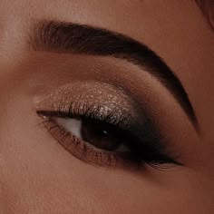 Gold Brown Smokey Eye, Black And Gold Makeup Looks Simple, Black And Gold Eye Makeup, Golden Smokey Eye Makeup, Gold Dress Makeup, Winter Formal Makeup, Glowy Dewy Makeup, Golden Makeup Look, Soft Pink Eyeshadow