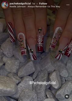 Medium Length Christmas Nails Acrylic, Christmas Bling Nails Rhinestones, Ginger Bread Nails Design, Rhinestone Christmas Nails, Christmas Nail Designs 2023, Black Christmas Nails Winter, Christmas Nails Bling, Christmas Bling Nails, Crazy Christmas Nails