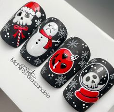 Skull Christmas Nails, Spooky Winter Nails, Goth Christmas Nails Short, Santa Nails Christmas, Christmas Horror Nails, Krampus Nail Art, Scary Christmas Nails, Horror Christmas Nails, Creepmas Nails