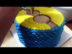 Simple MINION Cake Decoration Idea - YouTube Birthday Cake Video, Minecraft Party Decorations, Minions Party, Minion Cupcakes, Leo Birthday, Cupcake Decorations