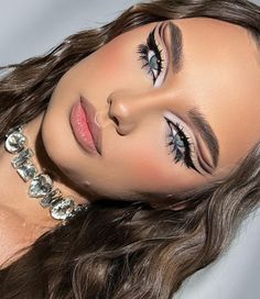 Mac Makeup Looks, Maquillage On Fleek, Prom Eye Makeup, Instagram Famous, Eye Makeup Designs, Glamorous Makeup