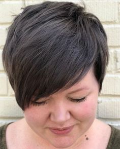 Short Hair For Chubby Faces, Hairstyles Bangs, Hairstyles For Fat Faces, Brunette Pixie, Chubby Face Haircuts, Chubby Face, Hairstyle For Chubby Face, Pixie Haircut For Round Faces, Round Face Haircuts