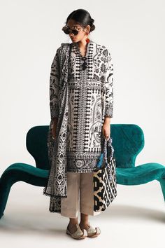 Sana Safinaz H232-020A-Q Mahay Winter Collection White Printed Cotton Lawn Suit, Casual White Lawn Suit With Floral Print, Casual White Sets With Printed Motifs, Printed Fitted Cotton Lawn Suit, Elegant Patterned Sets With Printed Motifs, Fitted Patterned Lawn Suit With Long Sleeves, Patterned Fitted Lawn Suit With Long Sleeves, Patterned Fitted Long Sleeve Lawn Suit, Casual Patterned Sets With Printed Motifs