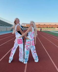 macy baume on Instagram: "overalls 🦄💖🦋" Preppy Senior Overalls