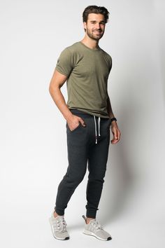 Lose Fit Jeans Outfit Men, Mens Comfy Outfits, Joggers Men Outfit, Amazon Wardrobe, Sporty Outfits Men, Outfits Athletic, Athleisure Men, Stylish Men Casual, Joggers Outfit