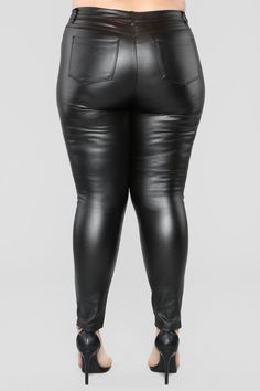 plus-size High Rise Pants, Leather Trousers, Female Model, Beautiful Blouses, Leather Leggings, Black Faux Leather, Black Pants, Black Fashion, Fashion Nova