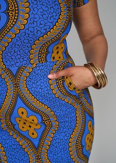 Be sophisticated queen, in this Sabella Women's African Print Stretch Dress in our Gold Blue Motif print! The above-knee length and crewneck give coverage making the perfect versatile dress to be worn from the office to a night out. Simple Dress Styles, Boubou Styles For Women, Mon Dressing, African Lace Styles, Ankara Designs, Best African Dresses, Short African Dresses, Short Dress Styles, Dinner Dress Classy