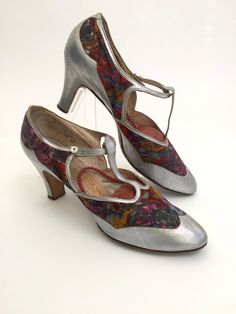 Here is a pair of fine quality 1920s Art Deco antique shoes made from soft silver leather with multi-coloured lamé inserts to the uppers. They are lined in cream kid leather and have a wonderful label for 'Wise Shoes For Every Occasion'. These are a larger size for antique shoes, as a guide they come in at approximately a UK modern day size 6.5 to 7 (this is about my size and they fit me on the length but not on the width). The measurements are 10" inches from the tip of the toe to the back of t 1920s Shoes Women, Art Deco Bag, 1930s Shoes, 1920s Shoes, Historical Shoes, Womens Mary Janes, Stunning Shoes, Mary Jane Shoes Womens, Leather Cuts