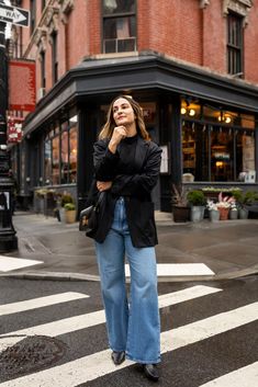 Wide Leg Jeans Ankle Boots, Wide Leg Jeans Outfit Casual Sneakers, Wide Leg Jean Styling, Wide Leg Jeans Outfit 2024, Full Length Wide Leg Jeans Outfit, Wide Leg Jeans Date Night Outfit, Wide Leg Jeans With Blazer, Wide Leg Jeans Outfit Over 40 Women, Light Wash Wide Leg Jeans Outfit